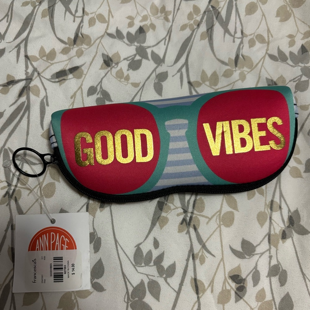 SOLD NWT GOOD VIBES SUNGLASSES POUCH GLASSES STORAGE FRANCESCAS